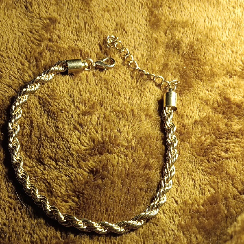 Elegant Gold-Tone Rope Bracelet
